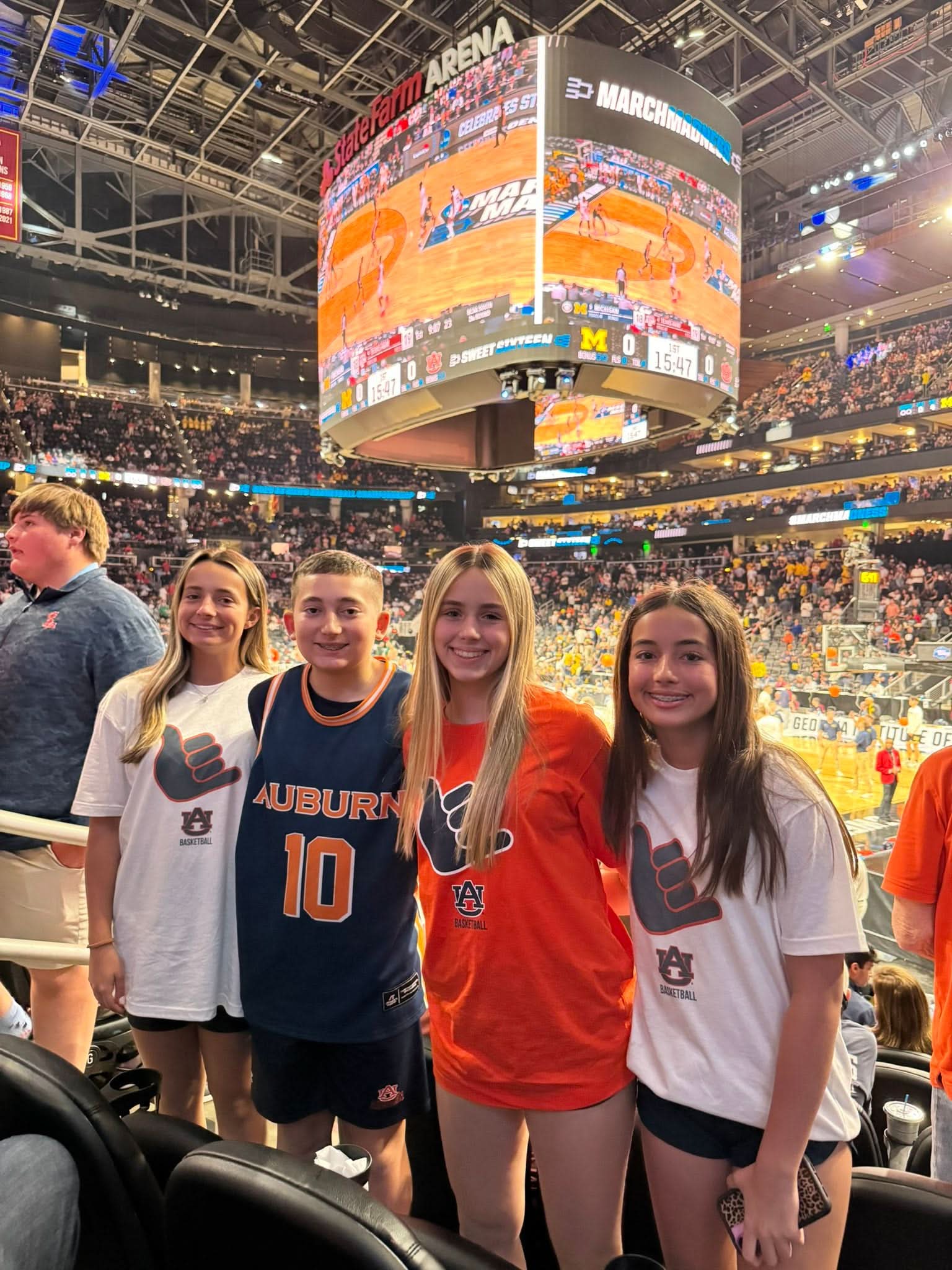 Auburn Basketball: Hand Sign